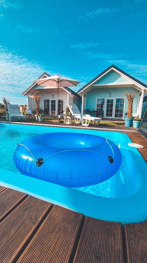 Ferienhaus für 6 Personen, mit Terrasse und Whirlpool sowie Garten und Kinderpool