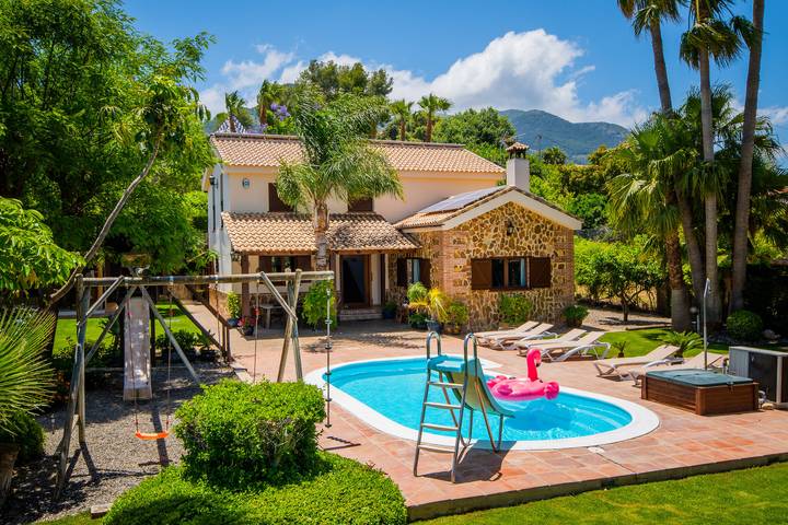 Villa pour 12 personnes, avec sauna ainsi que piscine et jardin, adapté aux familles - 1