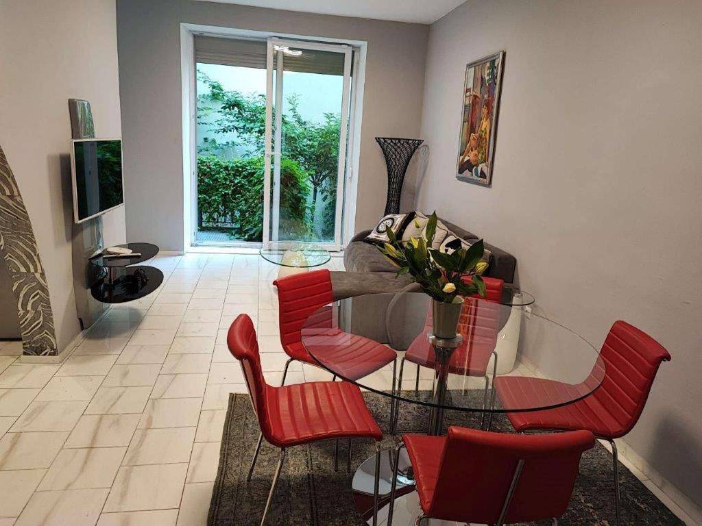 Ganze Wohnung, Central Vienna Apartment with unique 40m2 city garden & self check in in Wieden (Wien Bundesland), Wien