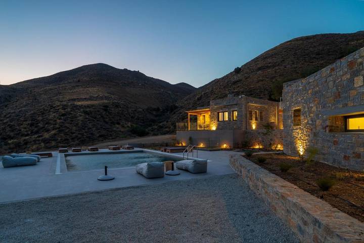 Location de vacances pour 5 personnes, avec vue ainsi que jardin et piscine dans Lendas