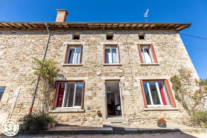 Gîte pour 8 personnes, avec Terrasse ainsi que Jardin et Vue