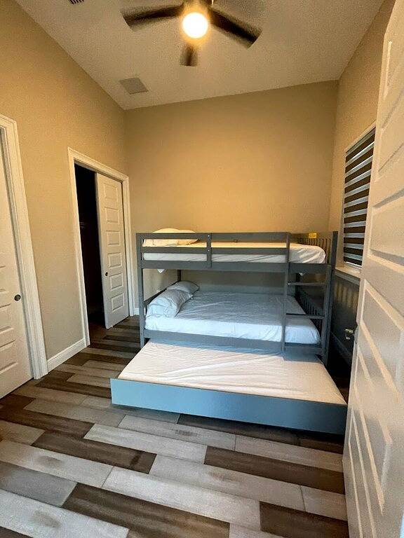 Modern House 4 Rooms with Fireplace in Largo, Pinellas County