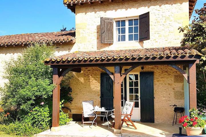 Location de vacances pour 3 personnes, avec Jardin et Piscine à Bourniquel