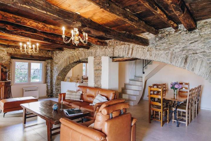 Location de vacances pour 10 personnes, avec vue ainsi que piscine et jardin à Porri - 2