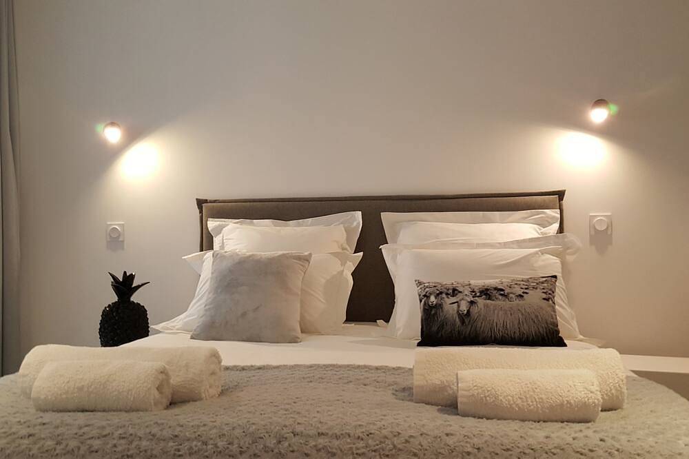 Ganze Wohnung, Promo Studio 2 Personen \"Indoor Pool 28 ° / Jacuzzi bei 36 °\" 4 Holiday Keys \" in Perros-Guirec, Rosa Granitküste