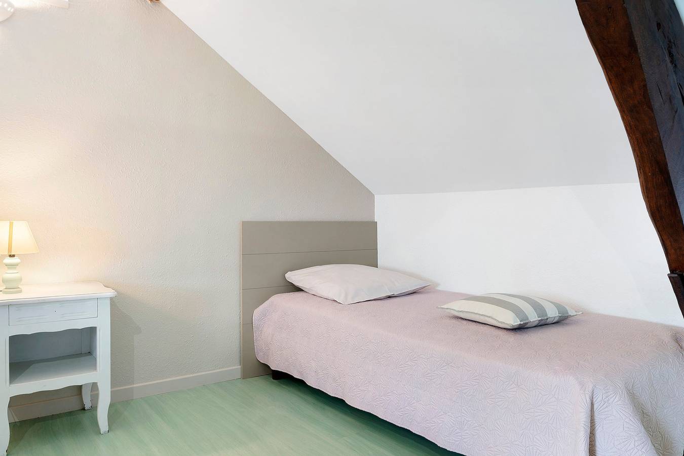 Chambre d’hôtes « Chambre Verte » avec vue montagne, terrasse partagée et Wi-Fi in Pontiacq-Viellepinte, Béarn