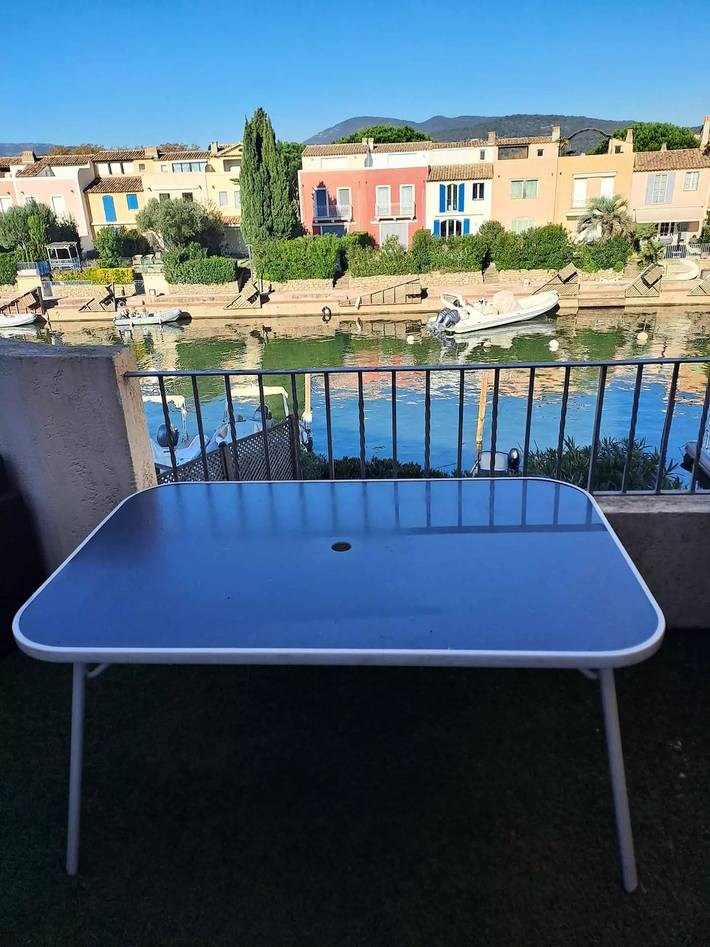 Appartement de vacances pour 4 personnes, avec piscine et vue à Cogolin