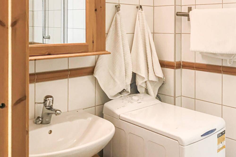 Beautiful home in Botolfsbo with sauna in Falun, Dalarna