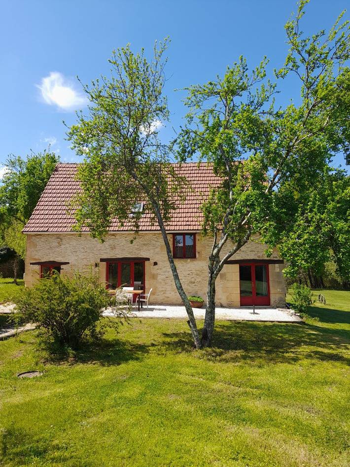Gîte pour 4 personnes, avec jardin ainsi que piscine et terrasse
