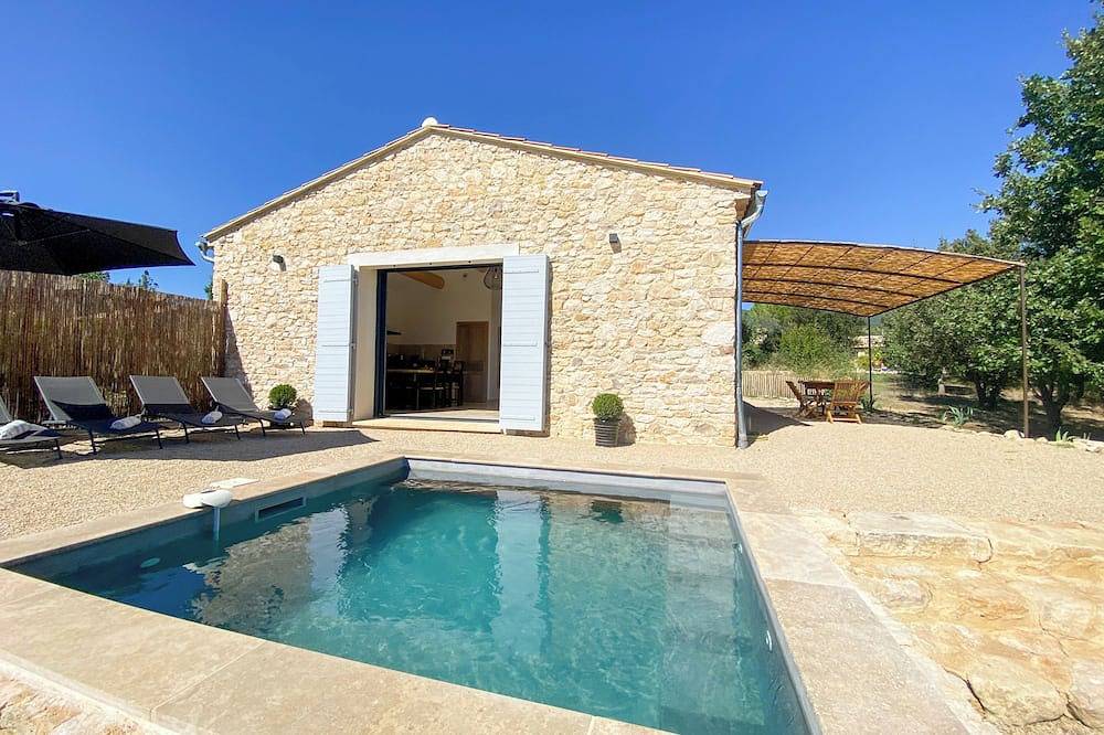 Maison de charme classée 4 étoiles – Provence, vue imprenable, piscine privée in Rustrel, Parc naturel régional du Luberon