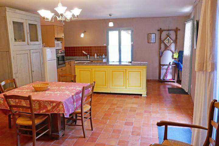 Gîte pour 4 personnes, avec jardin et piscine dans Babeau-Bouldoux
