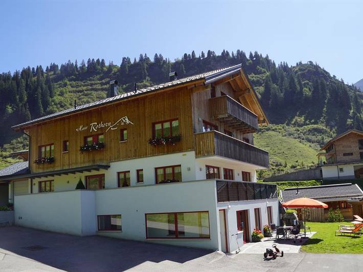 Ferienwohnung für 5 Personen, mit Terrasse und Garten in Schröcken - 2