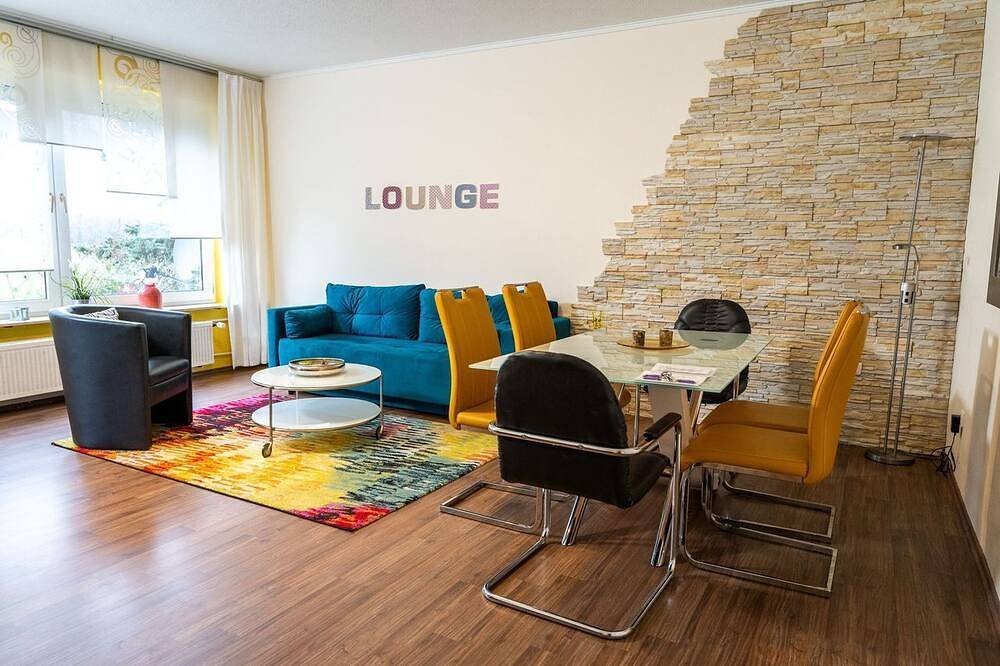 Ganze Wohnung, Große Fewo (ca. 75 m²), ruhig, citynah, Süd-Balkon, kostenfreie Parkplätze, Wifi in Niestetal, Hessisches Bergland