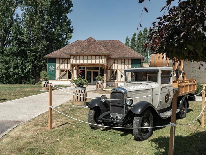 Hotel para 12 personas, con jardín además de piscina y vistas - 1