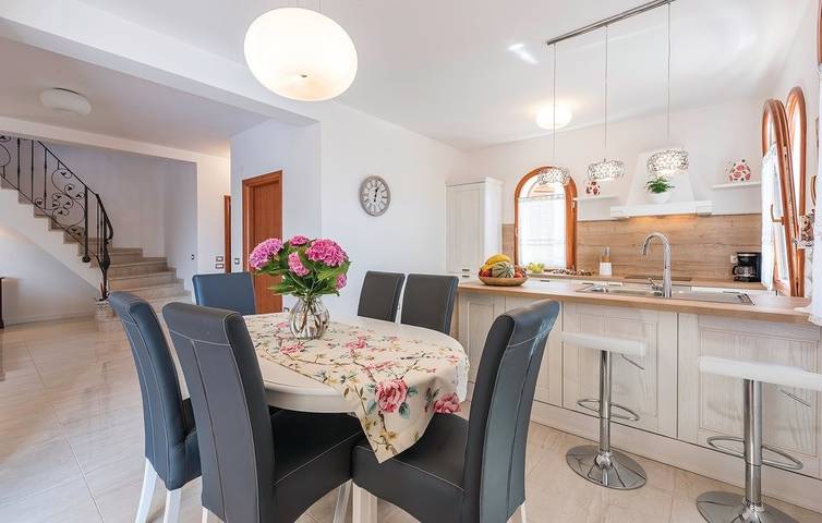 Ferienhaus für 7 Personen, mit Terrasse und Garten in Lanterna