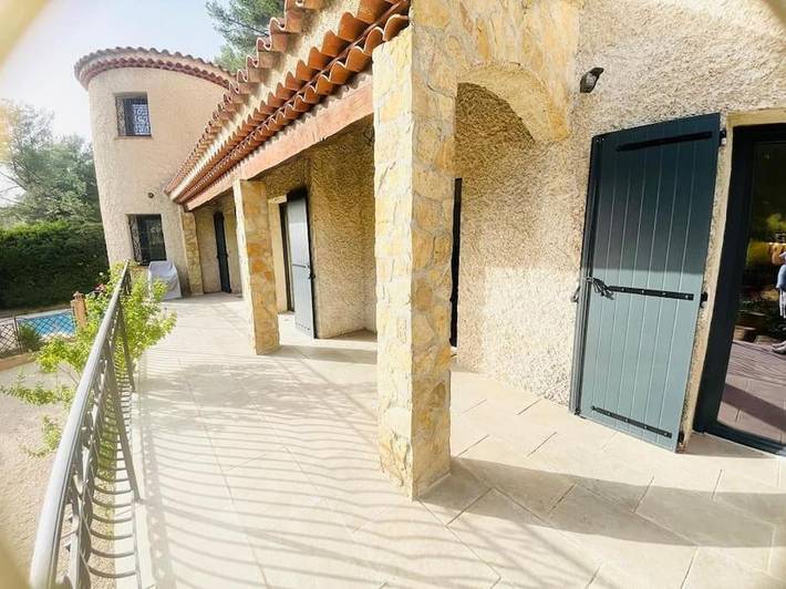 Villa pour 8 personnes, avec piscine ainsi que jardin et terrasse, animaux acceptés à Sanary-sur-Mer - 3