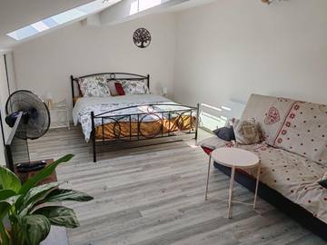 Gîte pour 4 personnes, avec jardin à Bassens