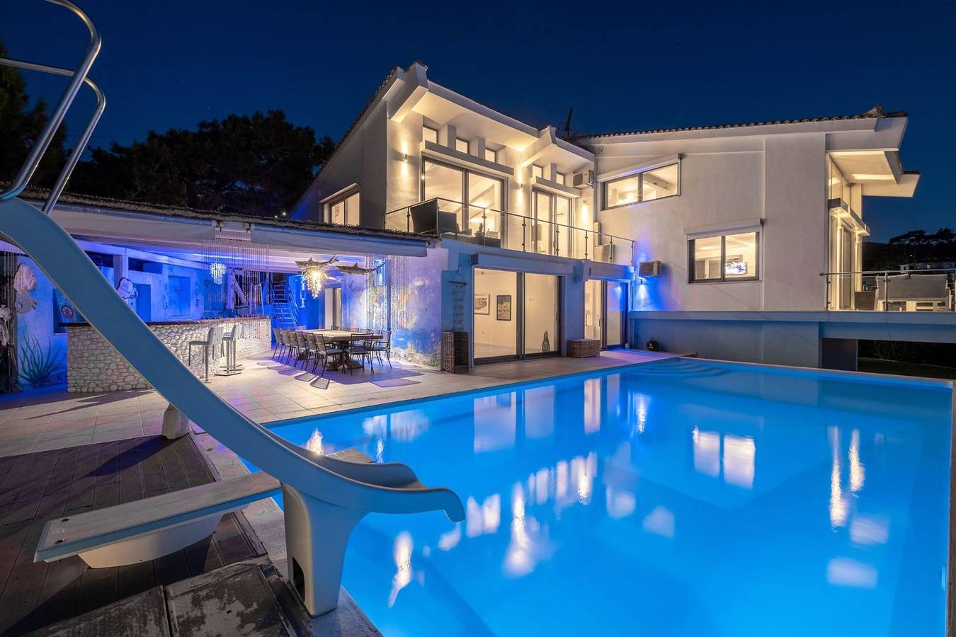 Villa für 17 Personen mit Balkon in Ikaria