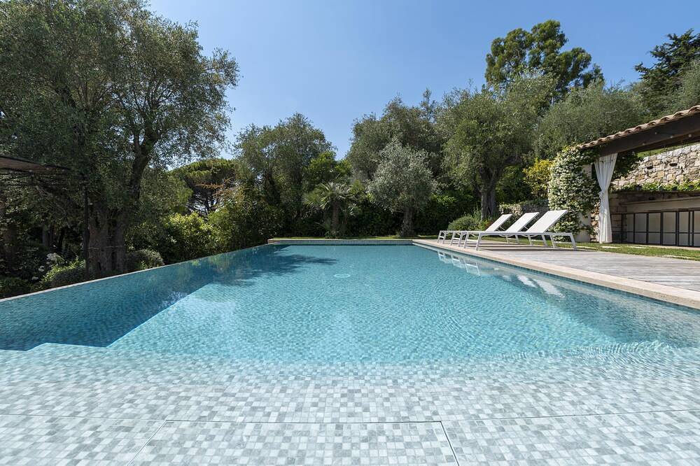 Luxury Villa In Private Secured Domain in Mougins, Cannes und Umgebung