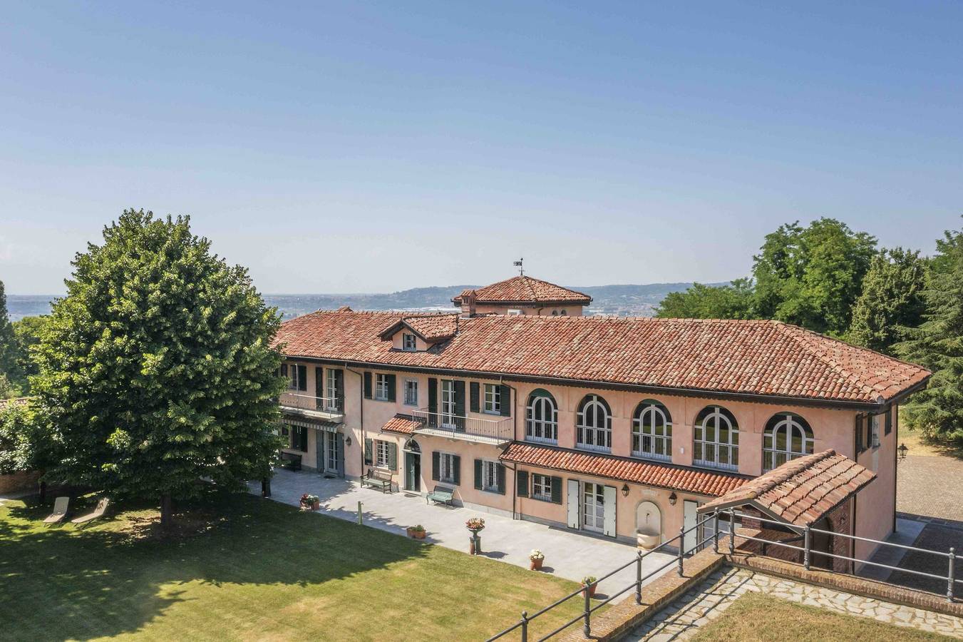 Villa Fogliacchi in La Morra, Langhe