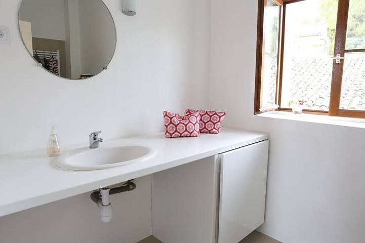 Location de vacances pour 2 personnes, avec jardin ainsi que terrasse et piscine à Gabian - 4