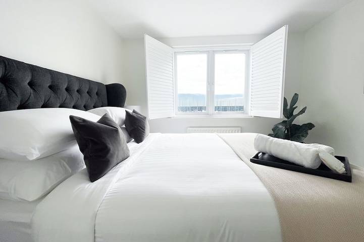 Ganze Wohnung, Stunning modern space with harbour views & free parking in Brighton Marina, Brighton