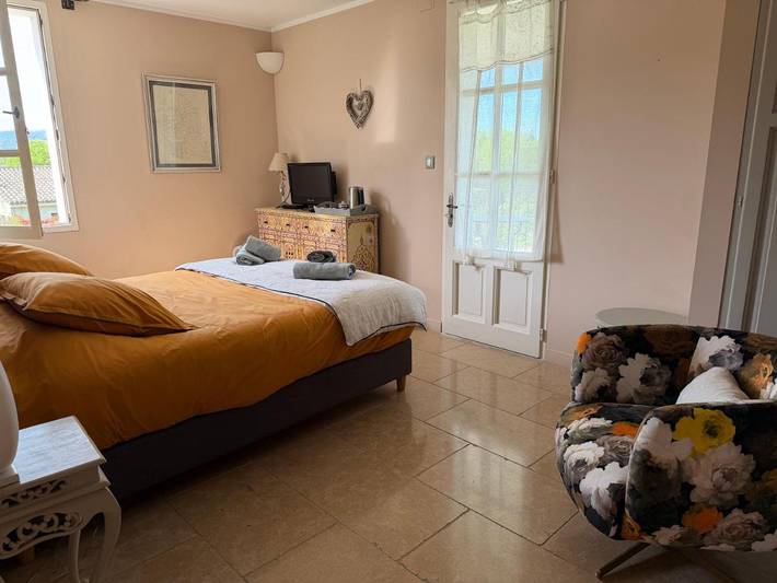 Chambre d’hôte pour 3 personnes, avec piscine et vue ainsi que bassin pour enfant et jardin à Saint-Rémy-de-Provence - 2