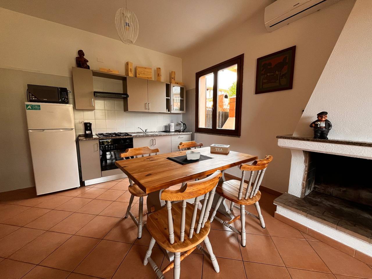 Casa Vacacional 'Rafael Villasimius House' con Jardín Privado, Wi-Fi y Aire Acondicionado in Crabonaxa/Villasimius, Villasimius
