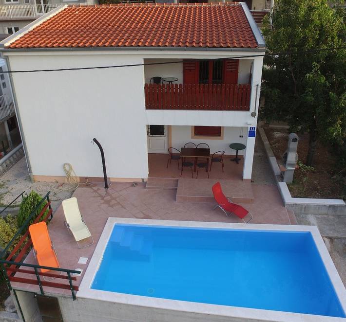 Ferienwohnung für 4 Personen, mit Pool und Balkon/Terrasse in Maslenica