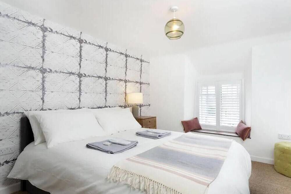 Beautiful Historic High Street Cottage in Burford in Burford, Oxfordshire