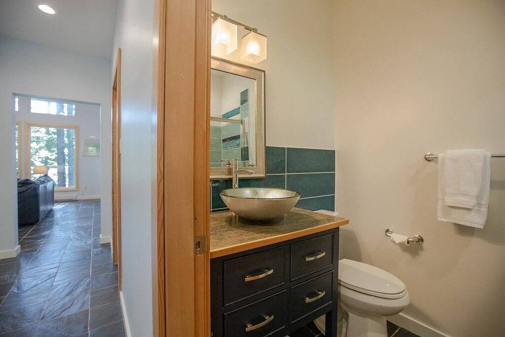 Orca View House-Inlet, Mackenzie Beach, Downtown in Tofino, Alberni-Clayoquot Regional District