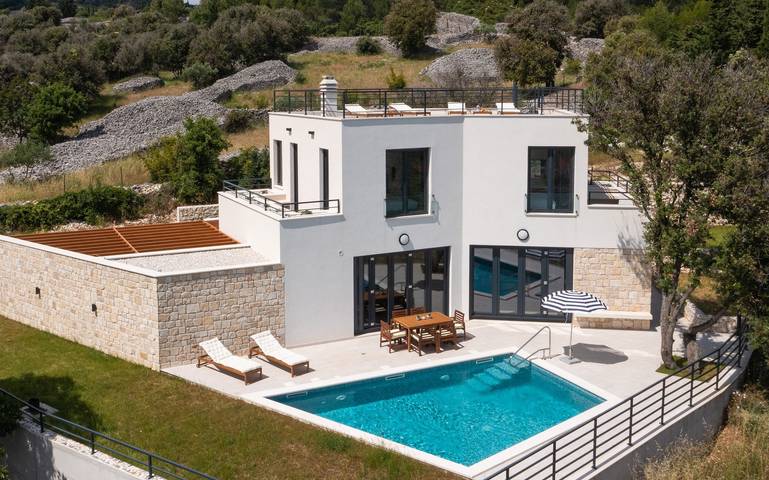 Villa für 6 Personen, mit Meerblick und Garten sowie Pool auf Brac