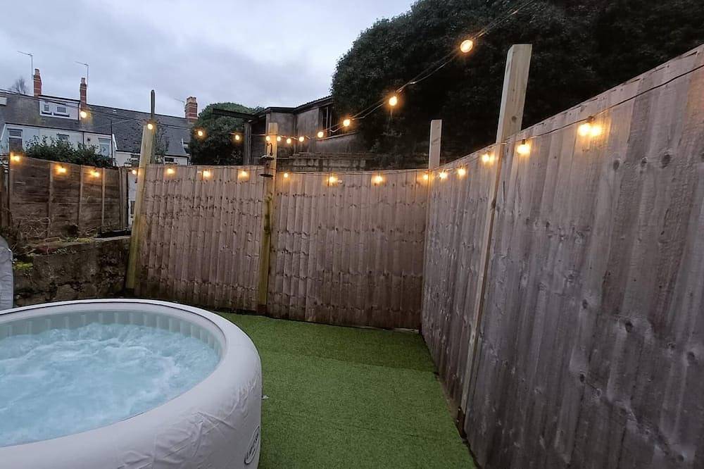Geheel appartement, Triplex Hot Tub House with Private Garden in Cardiff, Cardiff en omgeving