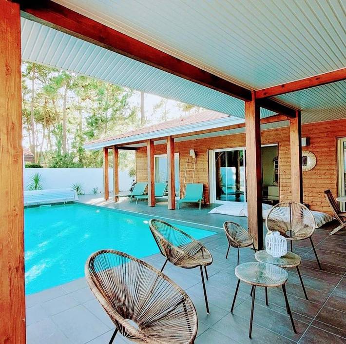 Villa pour 12 personnes, avec Jacuzzi ainsi que Terrasse et Piscine à Mimizan