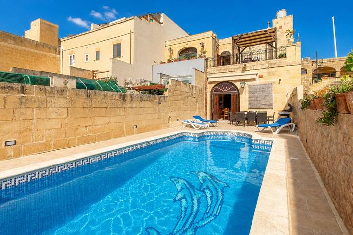 Agriturismo per 10 persone, con Balcone e Terrazza nonché Piscina per bambini e Piscina a Malta