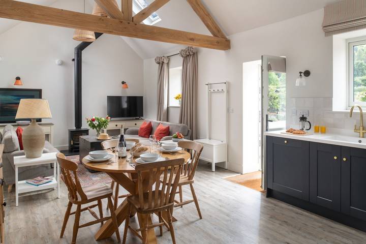 Glamping for 4 people, with pool in Oxfordshire