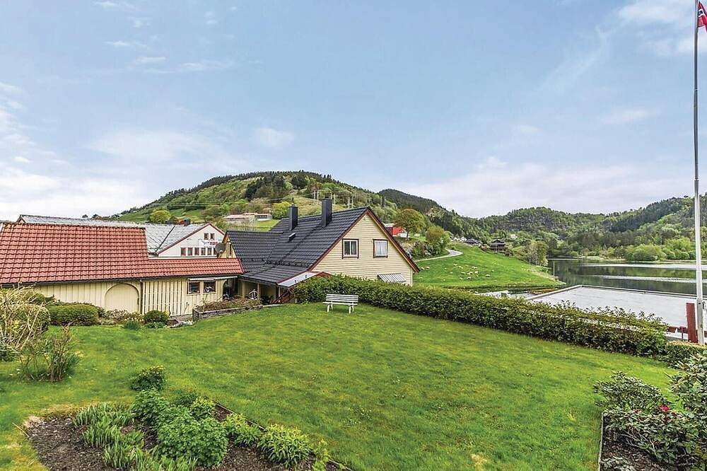 Gemütliches Haus in Seim mit Meerblick in Lindås