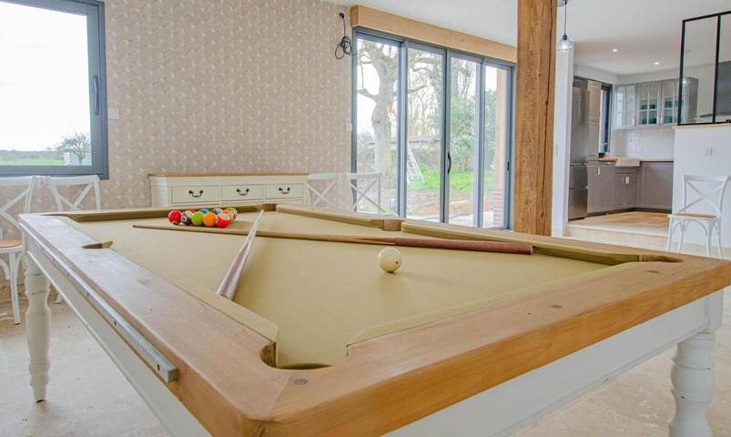 Location de vacances pour 12 personnes, avec Terrasse ainsi que Jardin et Piscine dans Montreuil-sur-Barse