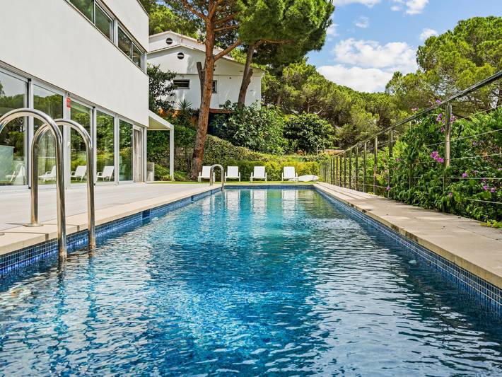 Casa de vacaciones para 8 personas, con piscina y vistas al mar además de jardín y terraza - 1