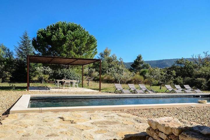 Vacation rental for 4 people, with pool and balcony in Luberon