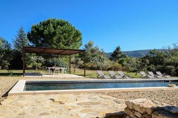 Gîte pour 4 personnes, avec piscine et balcon à Ménerbes