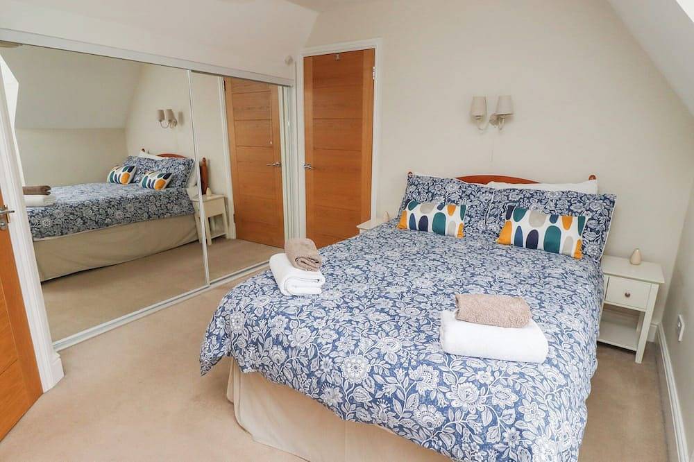 Rosedale Lodge, pet friendly, country holiday cottage in Alnmouth in Alnmouth, Northumberland