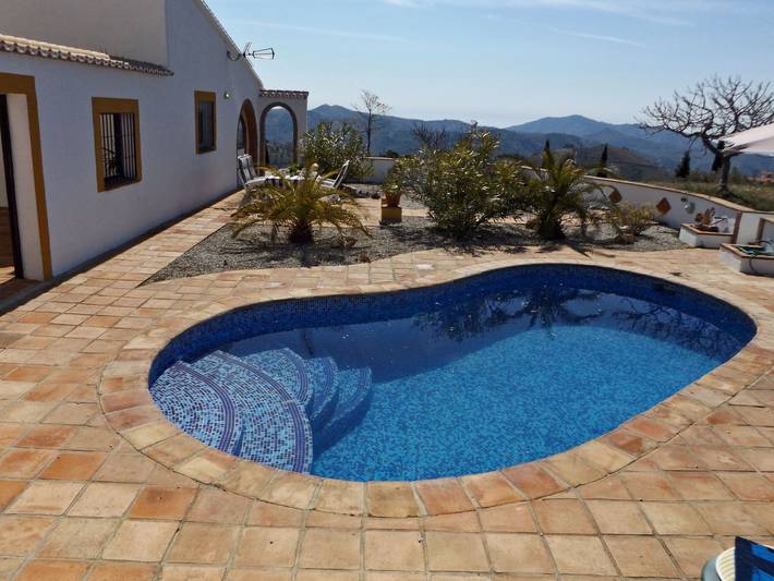 Casa rural para 4 personas, con piscina además de jardín y terraza en Sedella - 3