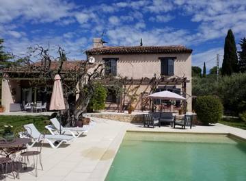 Cottage pour 2 personnes, avec piscine et jardin à Callian