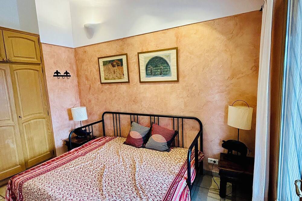 Provence guest house with panoramic views - 2 bedrooms & balcony overlooking the lake in Esparron-de-Verdon, Verdon Regional Natural Park