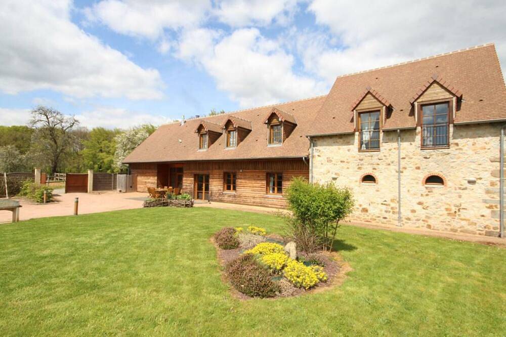 Gîte familial 12 pers., animaux acceptés, à l'orée de la forêt in Juvigny-sous-Andaine, Parc naturel régional Normandie-Maine