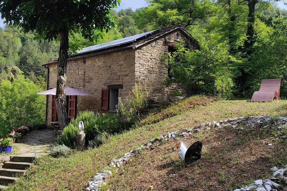 Porcaticcio, casetta nel bosco con piscina (Bologna, Ravenna, Firenze) in Casola Valsenio, Provincia di Ravenna