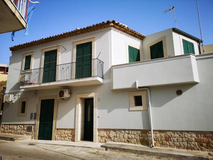 Casa vacanza per 5 persone, con balcone e giardino - 1