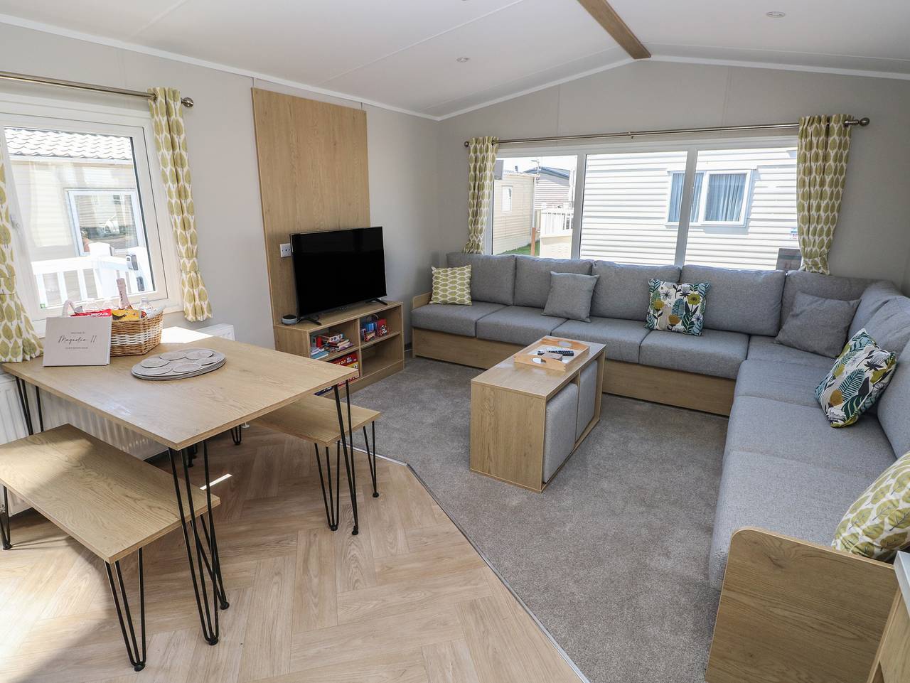 Trecco Bay Holiday Park - Magnolia 11 in Porthcawl, Bridgend en omgeving