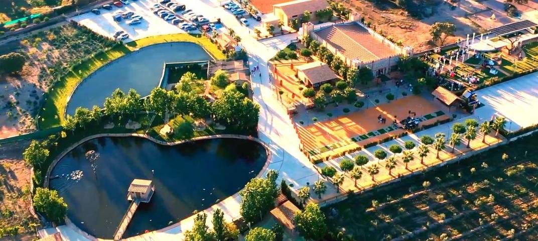 Bungalow para 2 personas, con Terraza y Jardín además de Piscina y Vistas en Extremadura